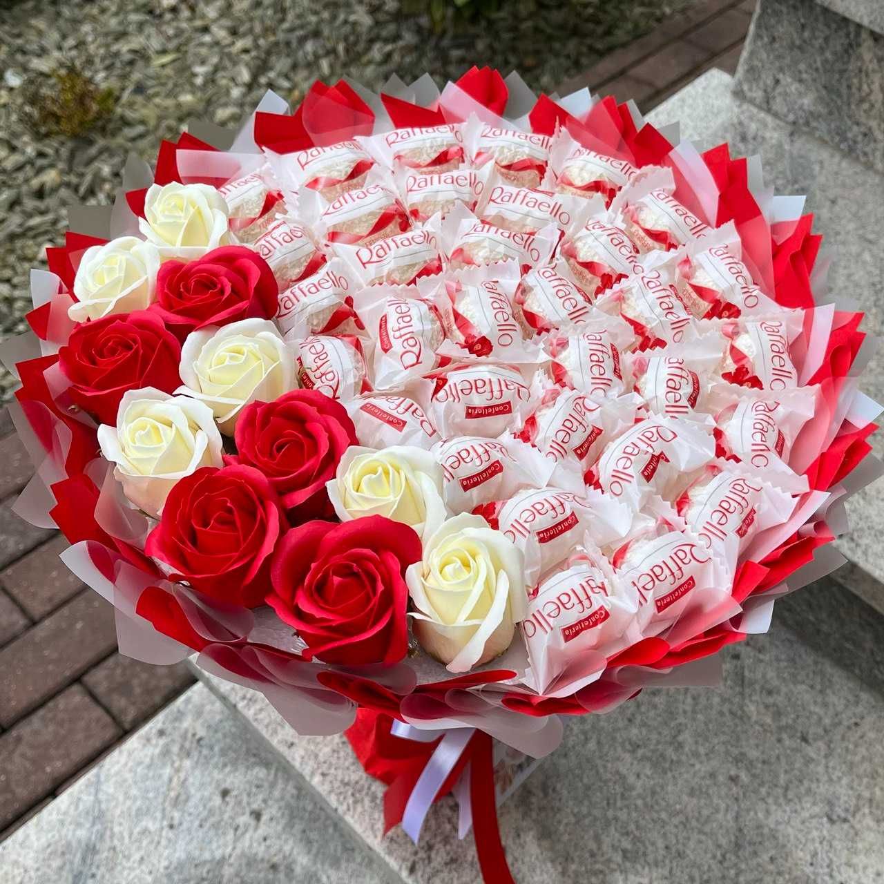 Bukiet Raffaello i mydlane róże. Prezent na Urodziny, Rocznica Ślubu