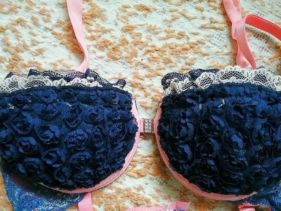 Комплект нижньої білизни push up з об'ємними 3d трояндочками