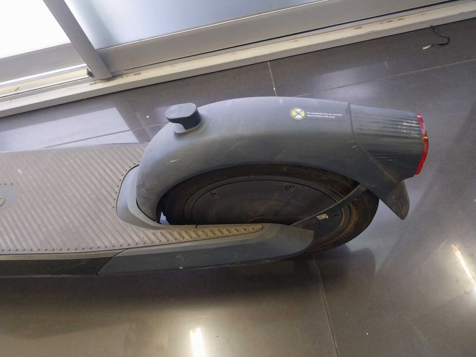 Hulajnoga elektryczna SEGWAY E2 PRO 350W 35KM 10" CZARNY