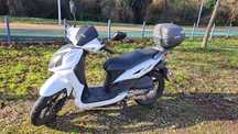 Scooter sym 125 branca