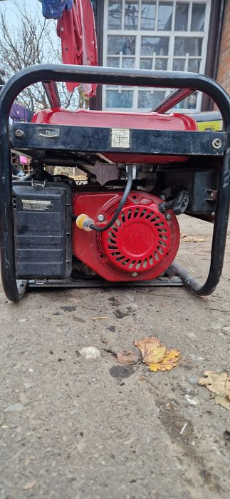 Продам бензиновый генератор