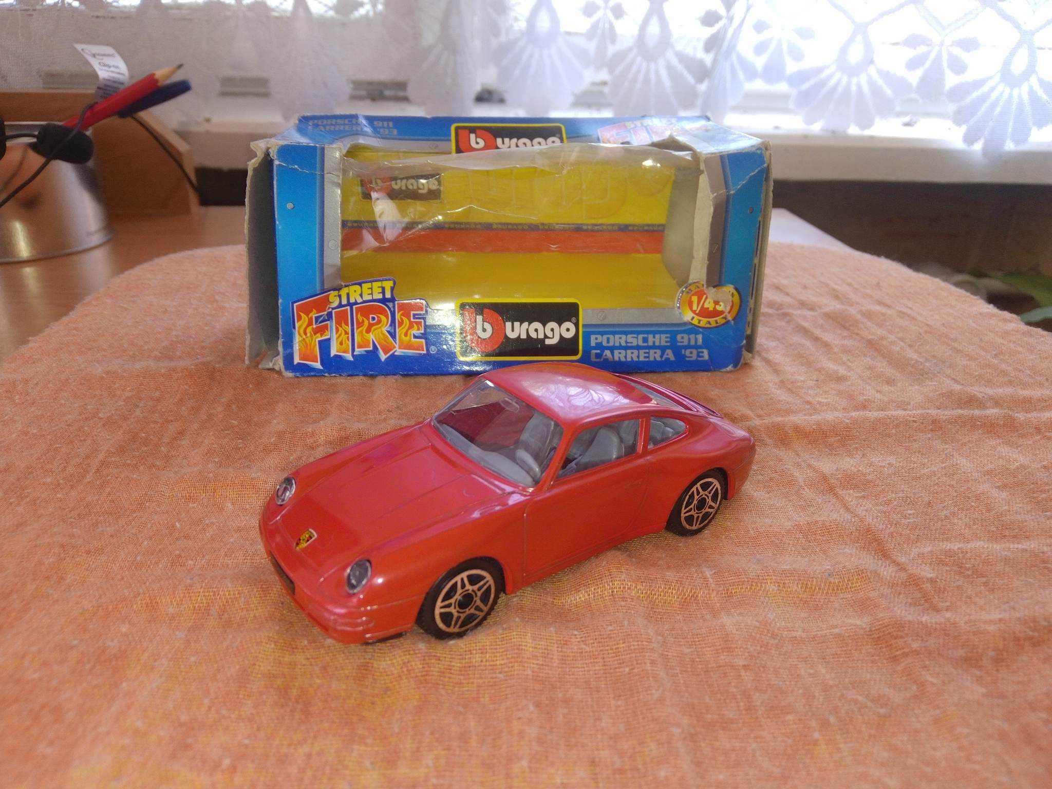 Porsche 911 Carrera 93 model Bburago 1/43 1:43 czerwony 4180 samochód