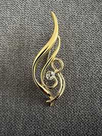 Broszka klucz wiolinowy w złotym kolorze, z oczkiem