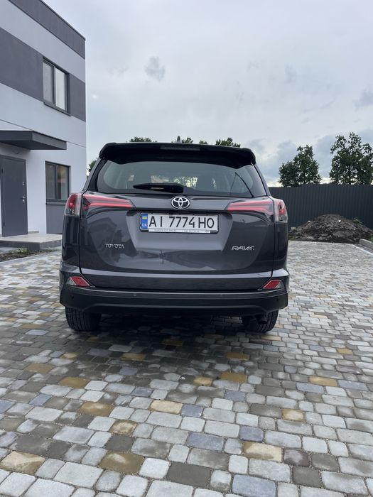 Протам офіційну Toyota Rav4