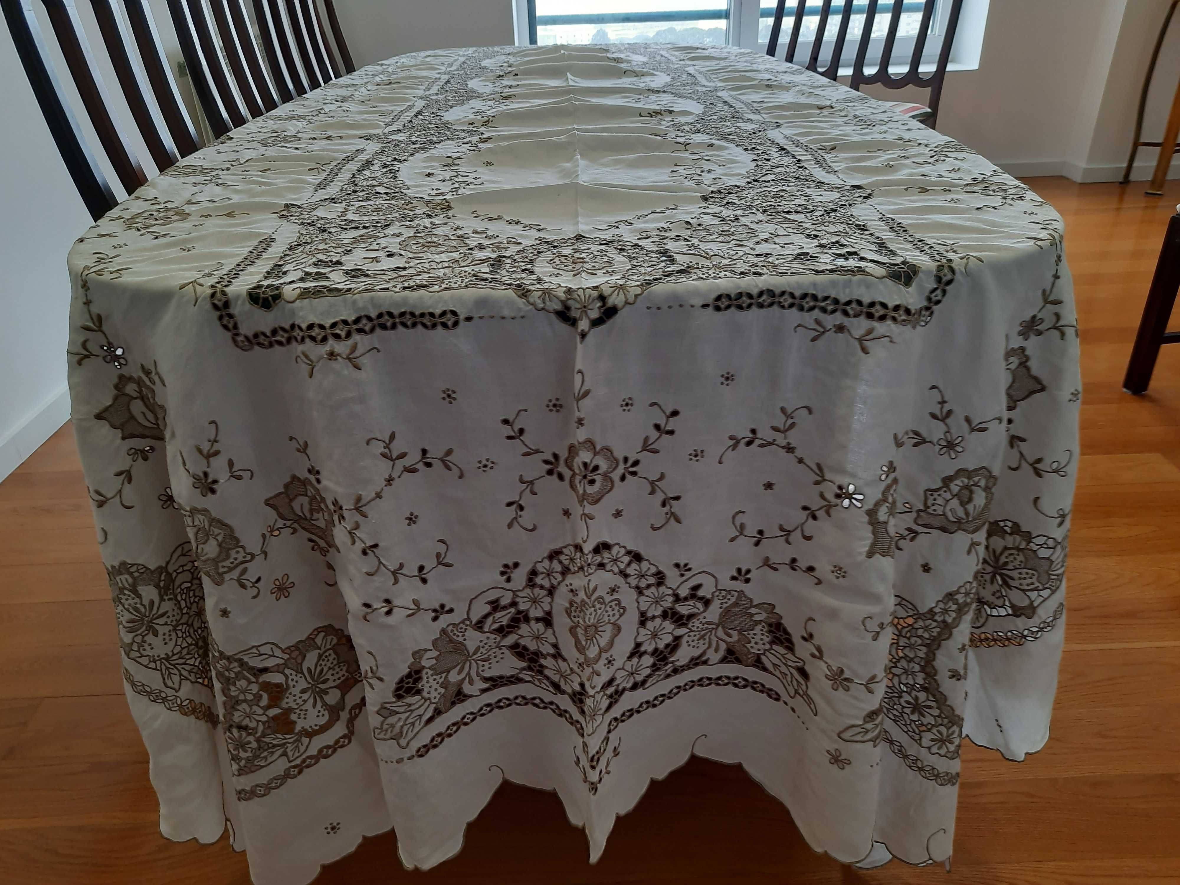 Linda toalha de mesa.