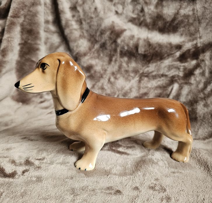 Figurka porcelit jamnik Chodzież