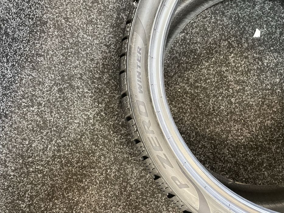 Продам Б/У шини Pirelli 255/35R20 P Zero Winter