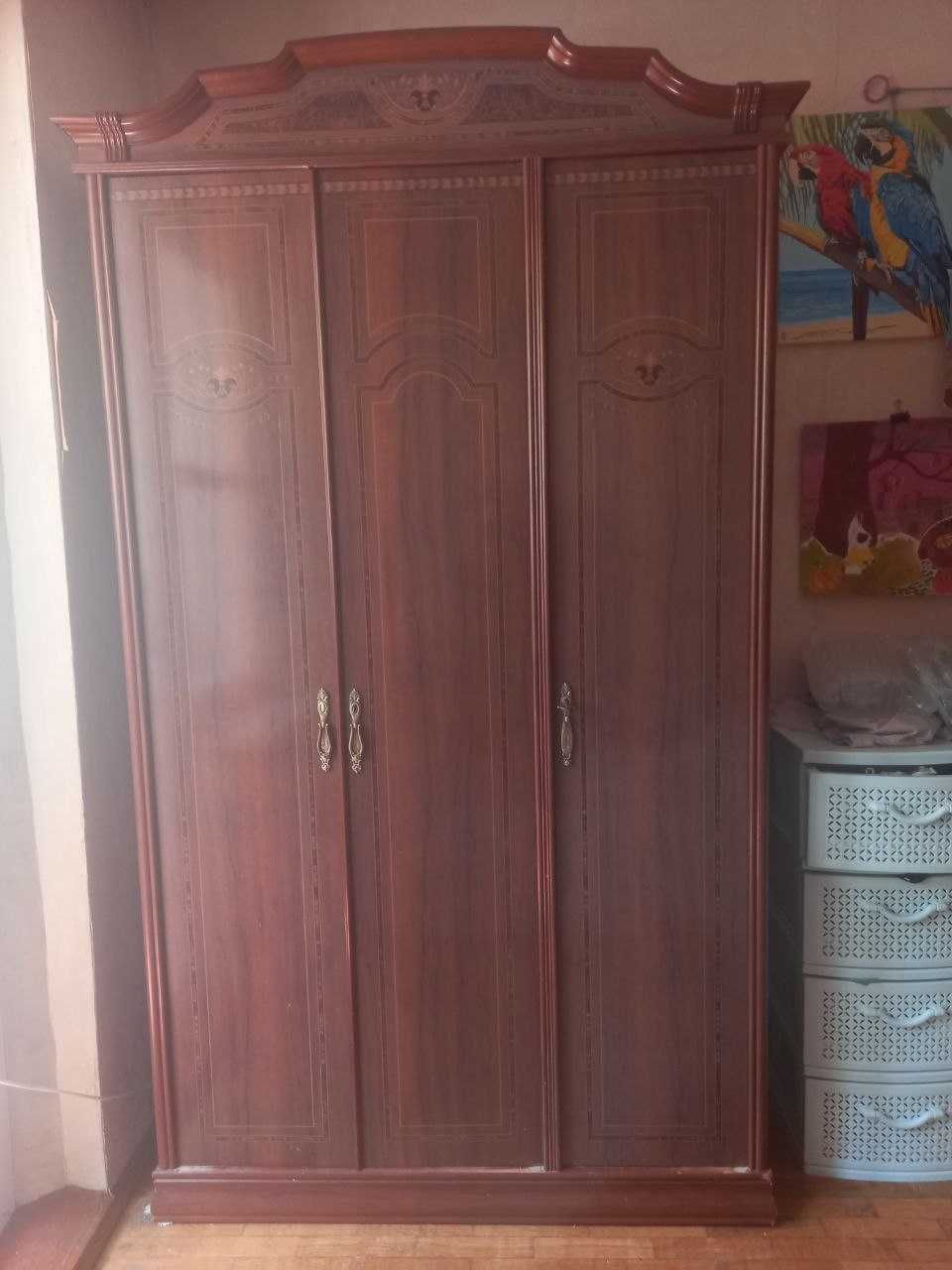 Продам платяной шкаф (2 секции, с ящиками)