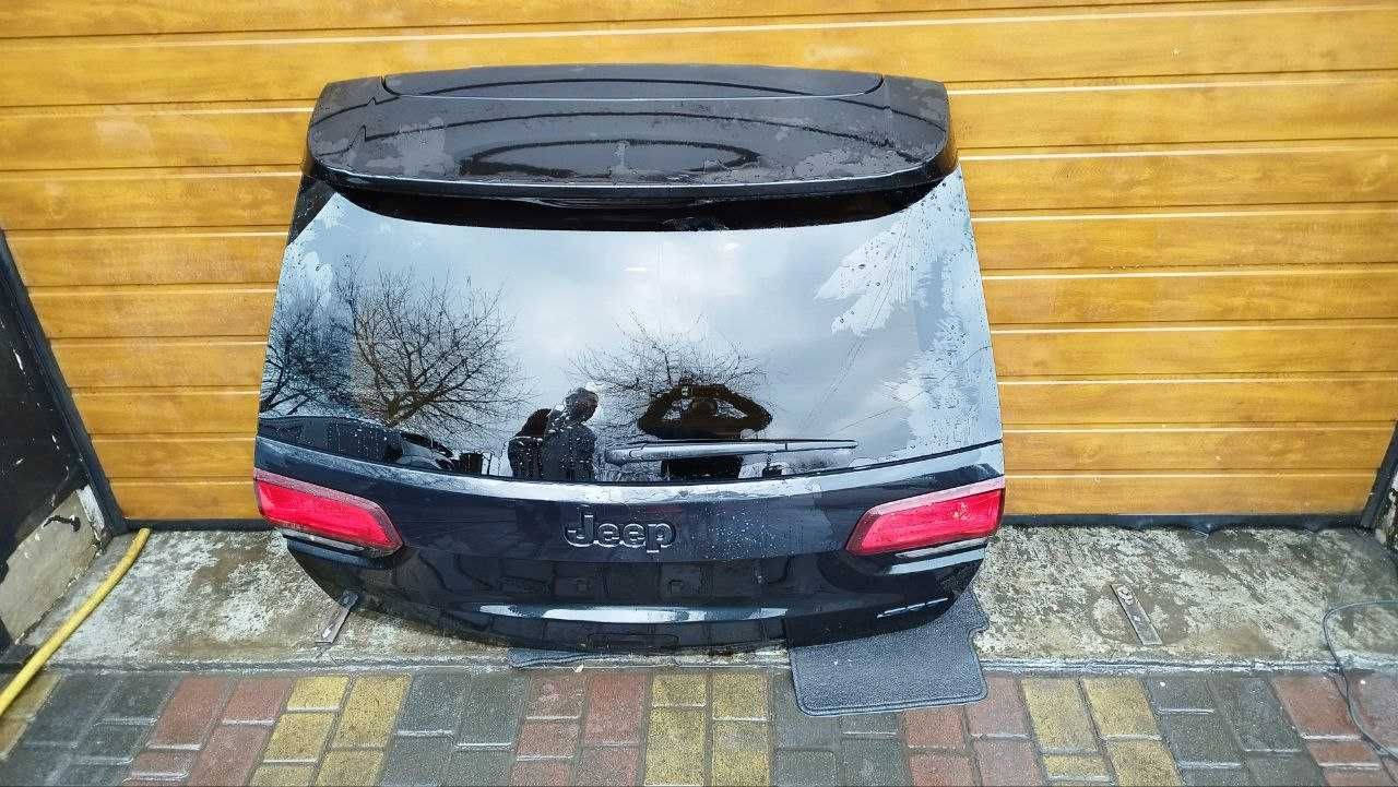Кришка багажника Jeep Grand Cherokee wk2 ескейп куга