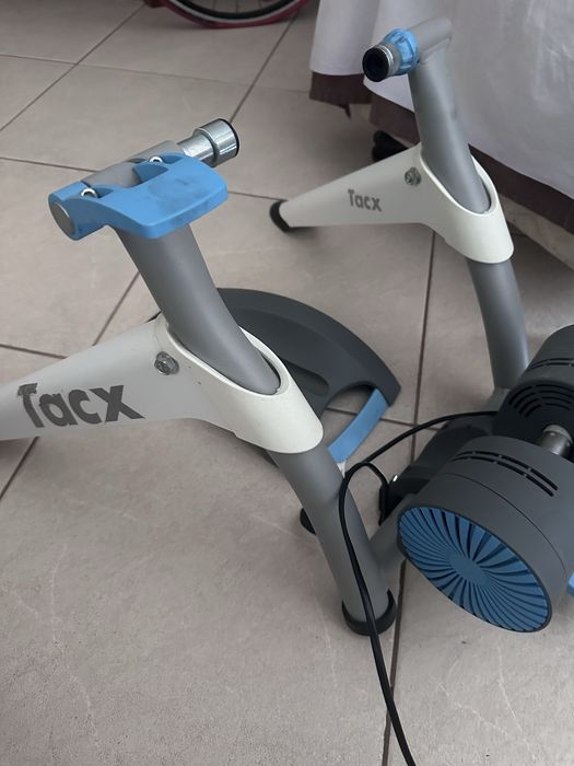 Rolos da TACX e roda para o mesmo