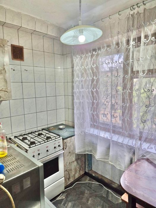 Продам 2х кімнатну 3/5 біля Залізничного вокзалу