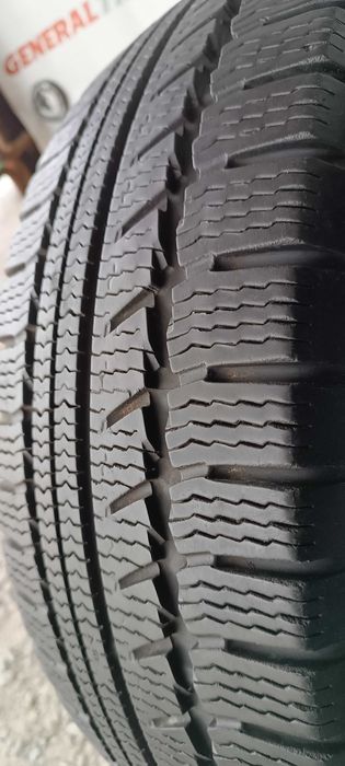 Зимові шини 215/60 R17C Nokian wr c van 7.6mm