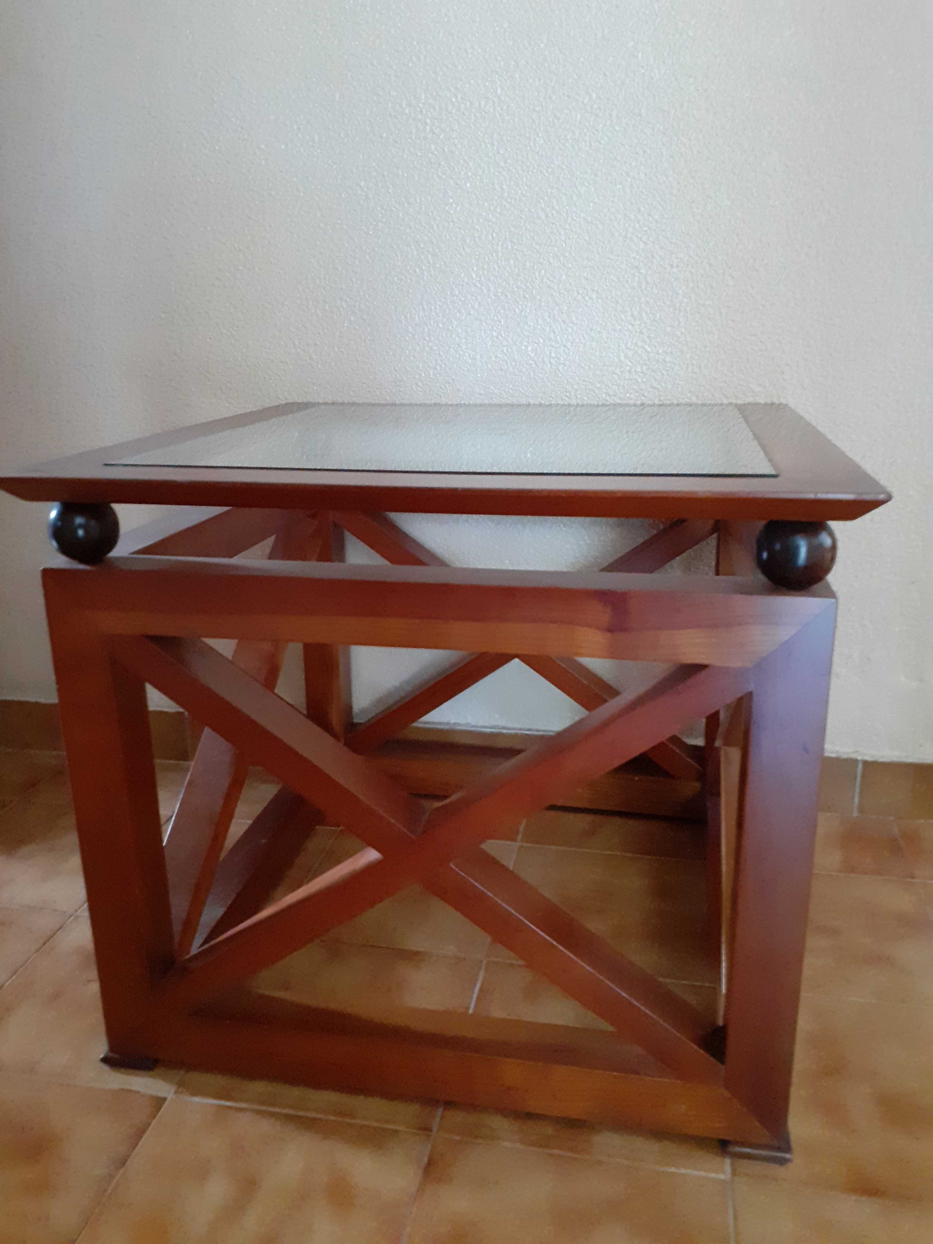 Mesa de Centro, em cerejeira