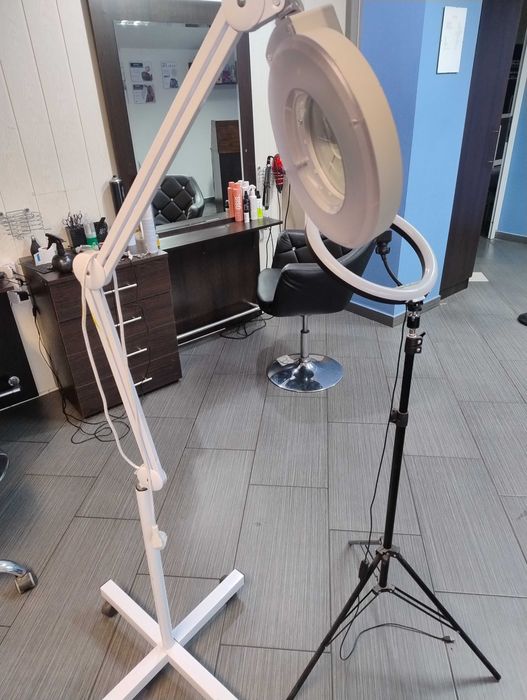 Lampa kosmetyczna i lampa pierścieniowa do zdjęć