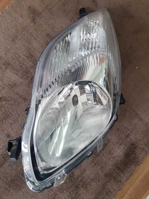 Farol Frente Esquerdo Toyota Yaris NOVO