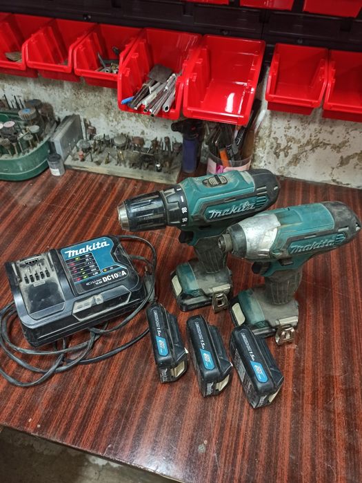 Набір шуруповертів макіта .