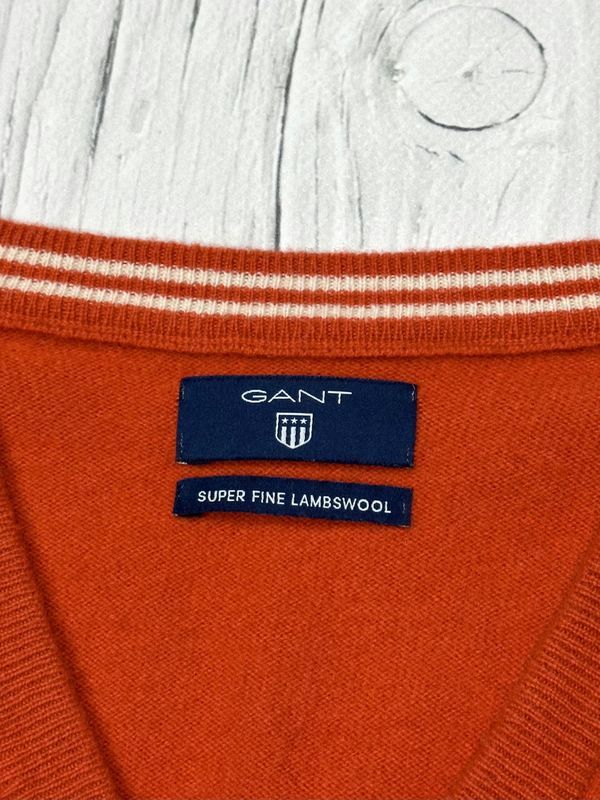 Gant Wełniany Sweter w Serek Męski Logo na Piersi Super Fine Lambswool