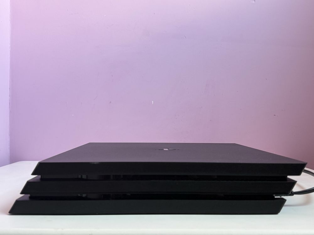 Ігрова приставка PS 4 pro 1 tb
