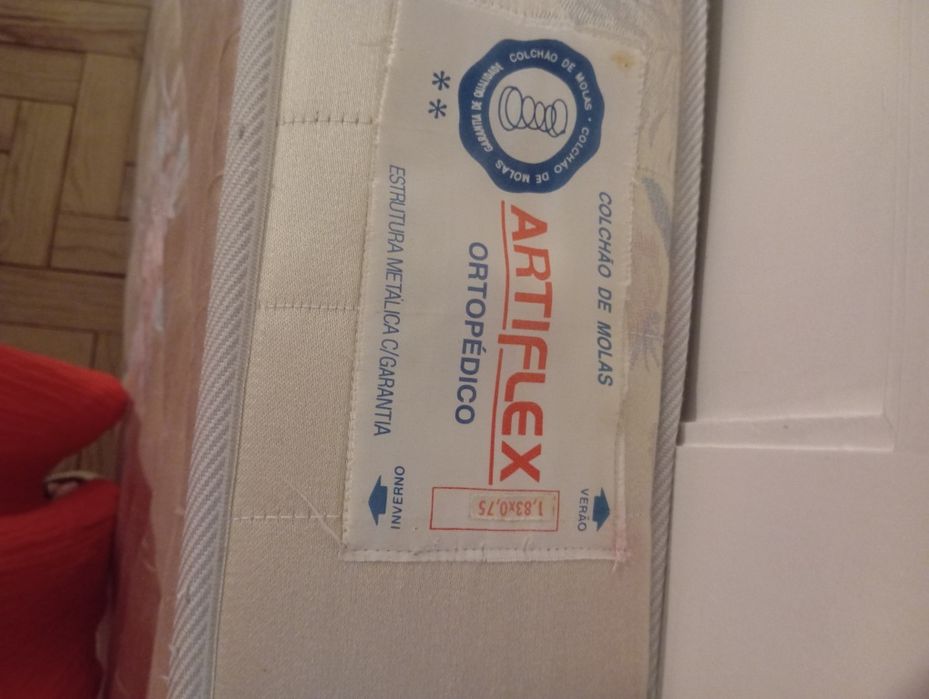 Cama madeira maciça e segunda cama gaveta, com colchões