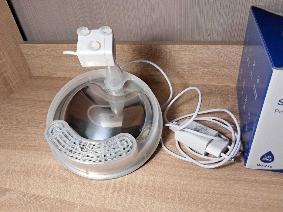 Автоматическая поилка (фонтан) для животных.