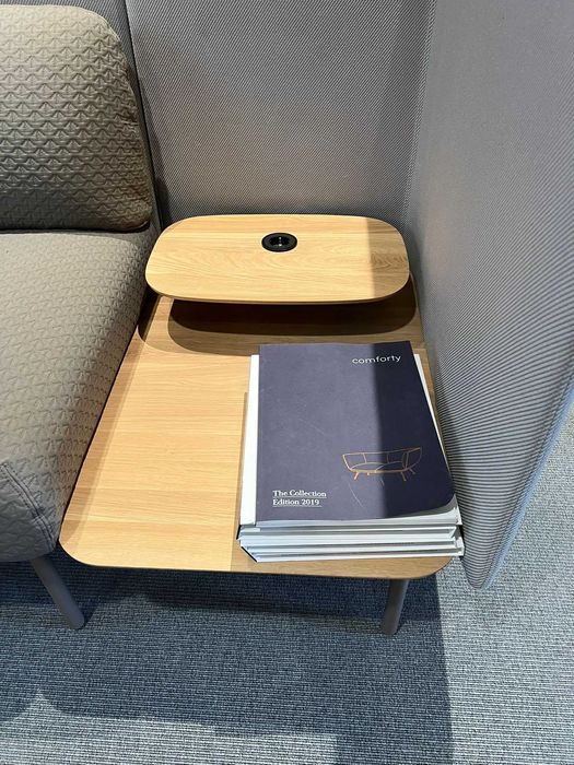 Wyprzedaż Sofa biurowa Cabana Haworth + stolik kawowy z mediaportem