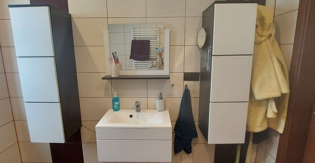Komplet mebli łazienkowych 2 szafki+lustro+szafka z umywalką i baterią