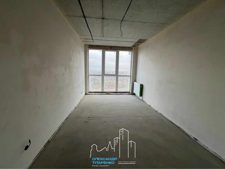 Простора квартира з покращеннями в зданому будинку!