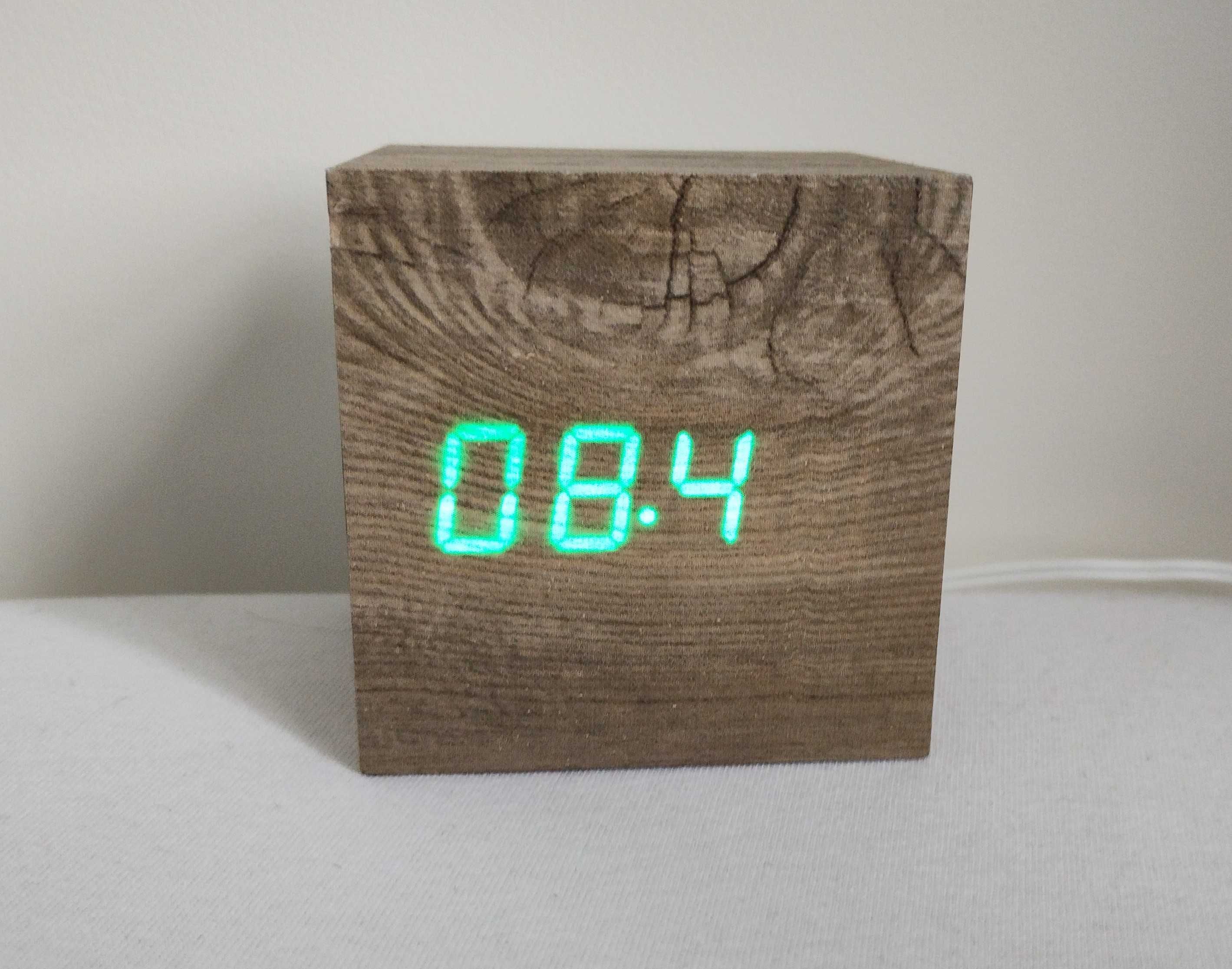 Zegar sześcian Ginkgo Cube LED aktywowany dźwiękiem