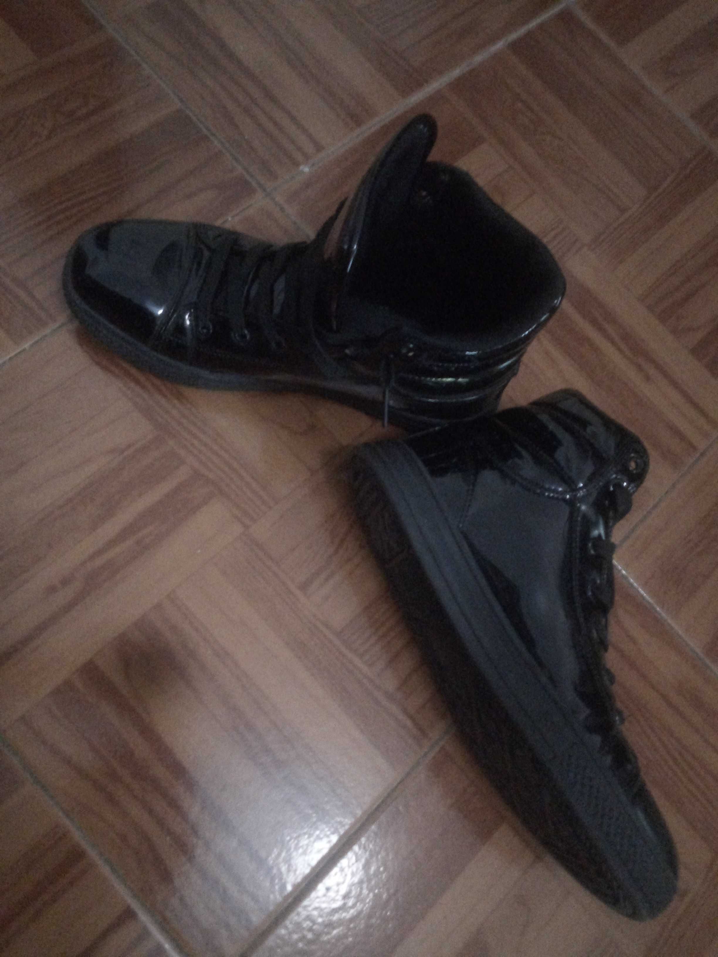 Bota Ténis preto brilhante