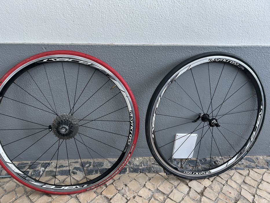 Rodas com pneu para rolo 28