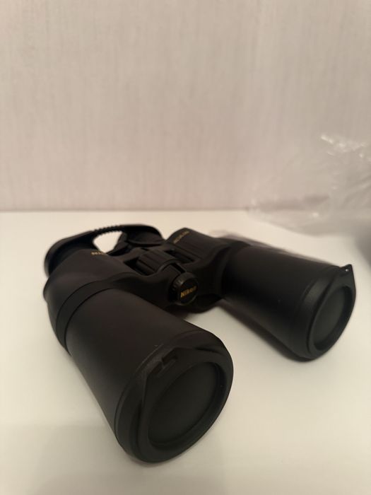Бінокль Nikon Aculon