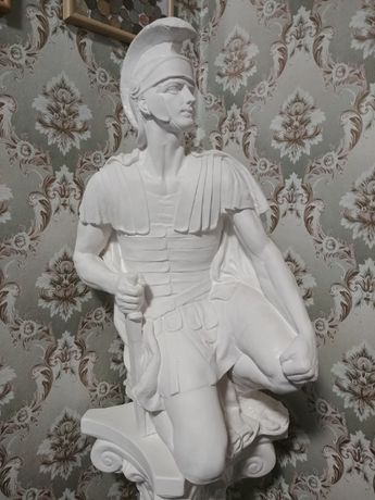 скульптура центуриона из гипса