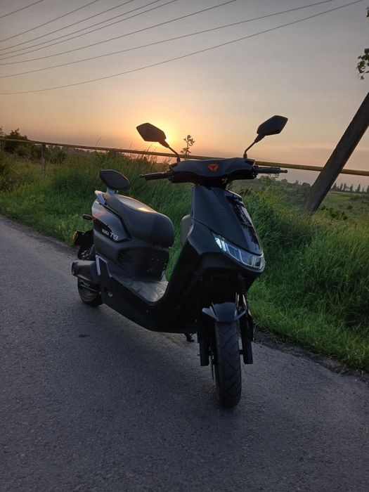 Продам електроскутер Yadea T9 в дуже гарному стані, він новий 2024р