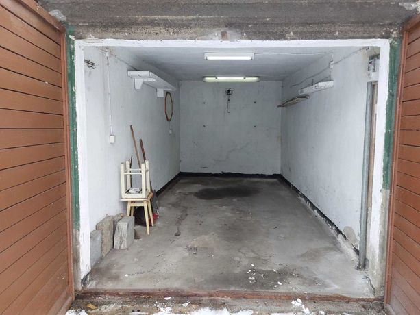 Murowany garaż z KW - Sosnowiec Pogoń - prąd