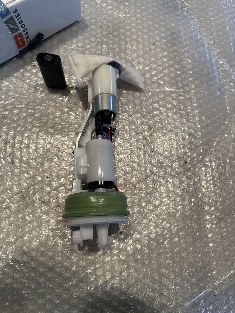 1R000538 Pompa paliwa Piaggio New Beverly HPE 300/400/2021 V431