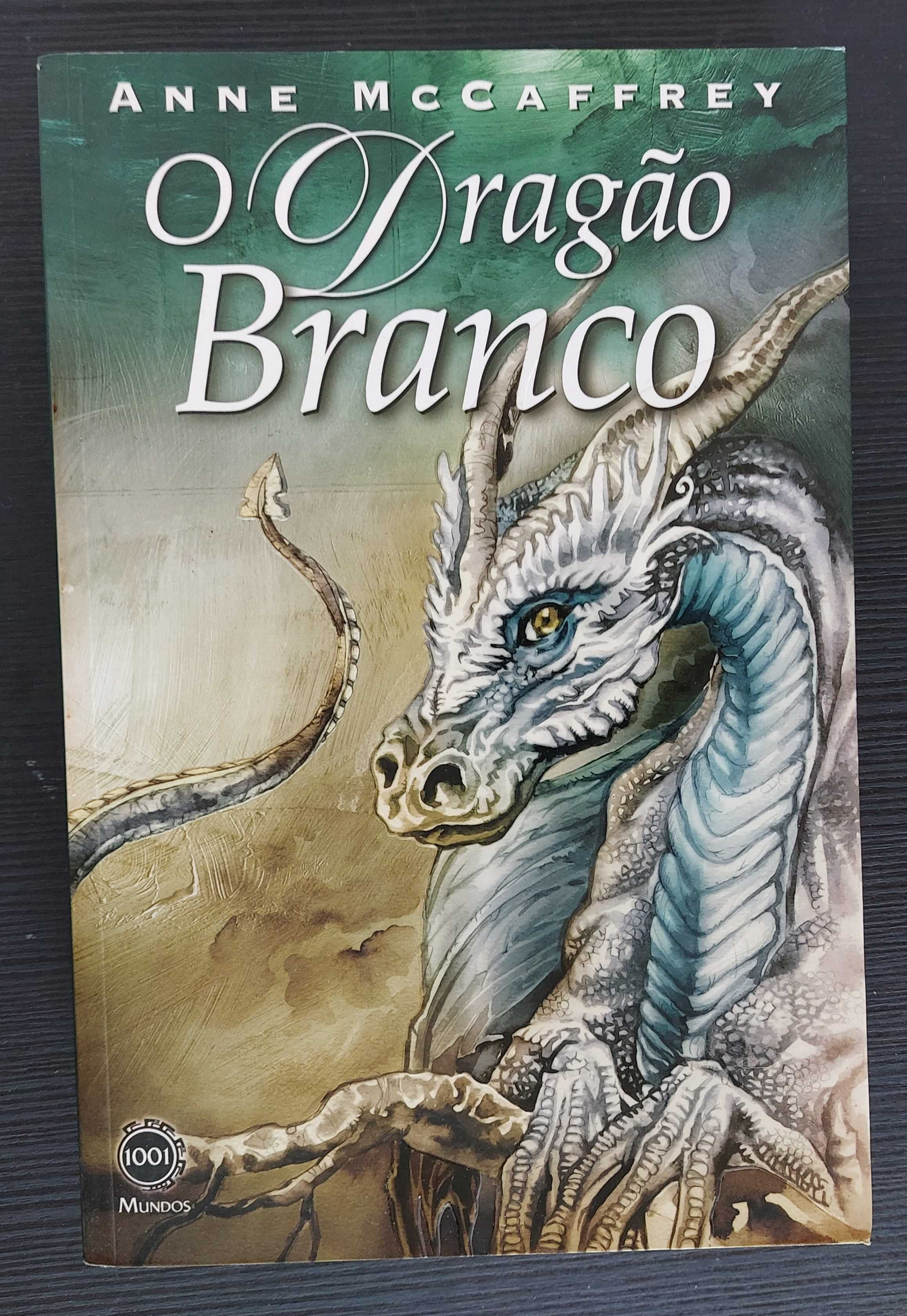 Livro "O Dragão Branco" - Anne McCaffrey