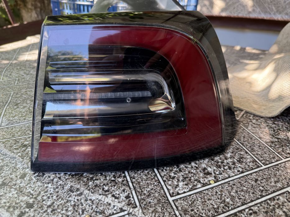 Фара Tesla 3 2021 америка