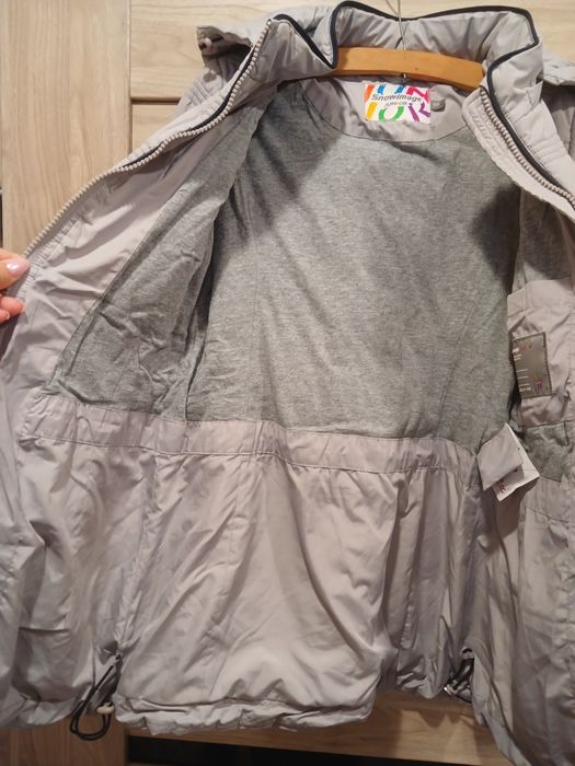 Продам весняну курточку на зріст 146