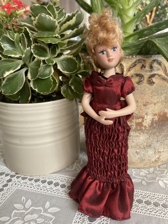 Porcelanowa lalka nr3 w bordowej sukni wys. 20cm lala z porcelany
