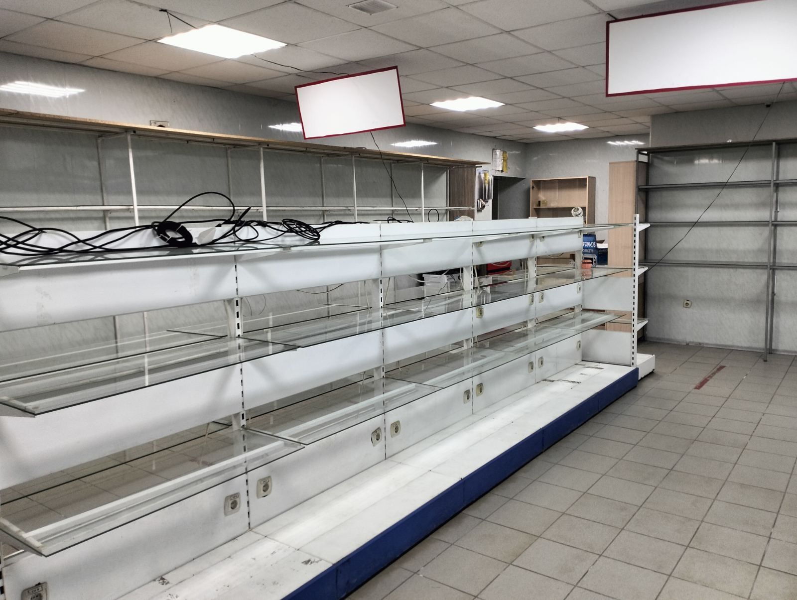 Продам торгове приміщення. м.Ямпіль. Вул.Свободи,144.