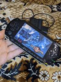 Sony Playstation Portable PSP 1004 + карта памяти Sony 8 gb с играми.