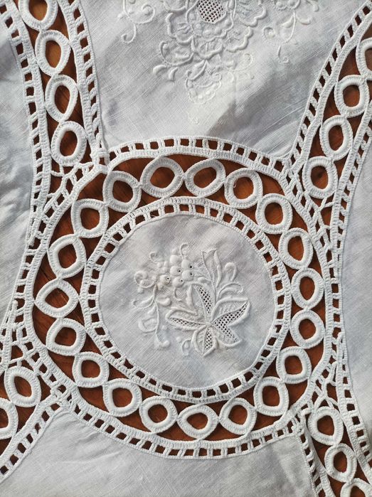 Toalha bordada em linho 2,50m x 1,65m