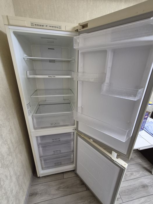 Холодильник.Samsunq 185 cm.NoFrost.