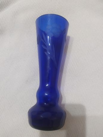 Kobaltowy wazon rzeźbiony kobalt wazonik do kwiatów