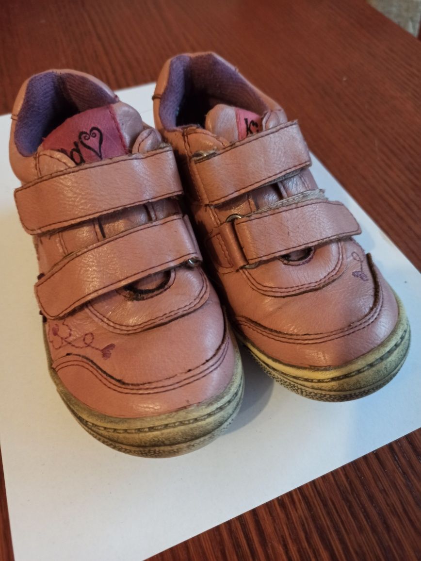 Buty dla dziewczynki rozmiar 26, kapcie 25