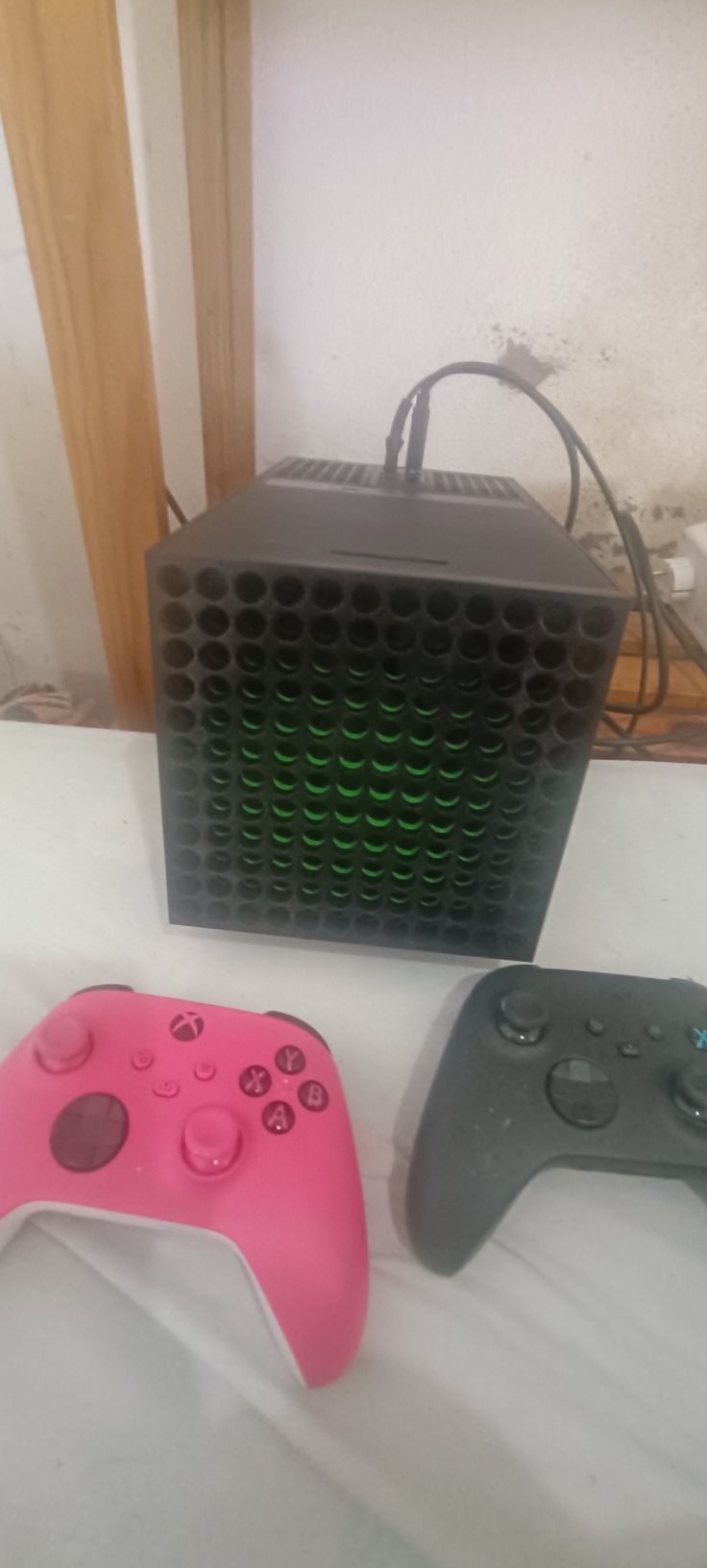Xbox series X 1Tb 3 meses de uso . Nova com 2 comandos