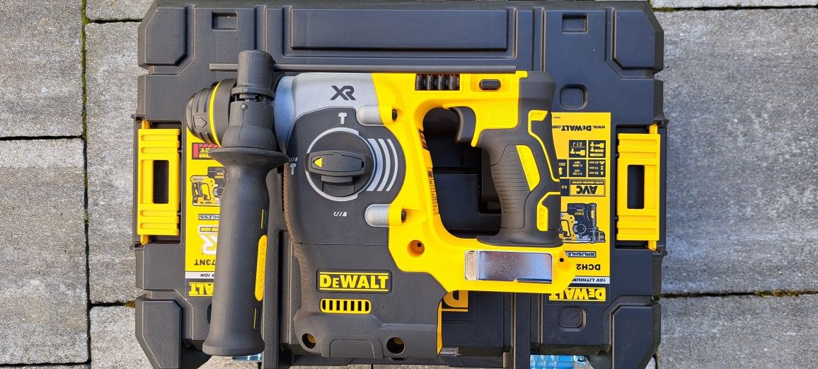 Mlotowiertarka dewalt DCH273