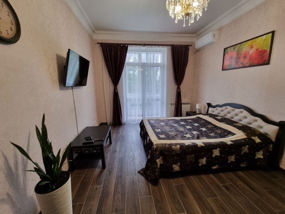 Світло є постійно.індивідуальне  опалення,квартира подобово