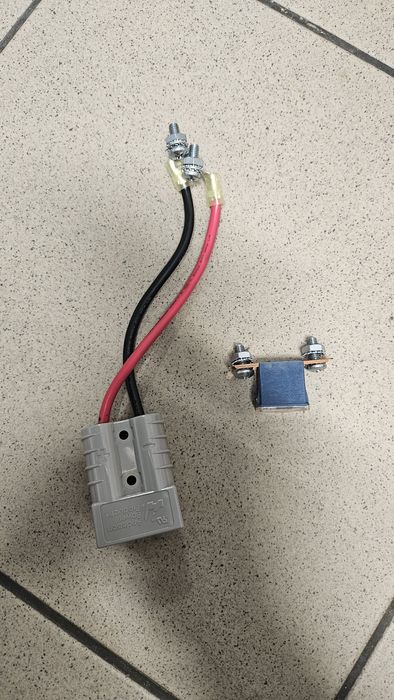 Złącza baterii APC RBC7 SMT 1500