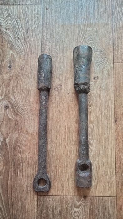 Ключі балонні, автомобільні.